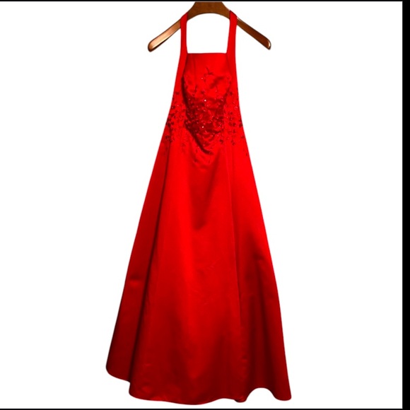Michaelangelo Dresses & Skirts - Ladies Sz 6 Long Maxi Dress red Gown, sequins surround the top area. Gorgeous